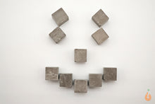 Lade das Bild in den Galerie-Viewer, Aqua Birne - Premium Mineral Cubes | Mineralien Würfel für das Aquarium - Dark-Mix