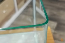 Lade das Bild in den Galerie-Viewer, Aqua Birne - Garnelen Nano Aquarium | Aquascaping Becken mit abgerundeten Ecken