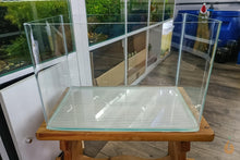 Lade das Bild in den Galerie-Viewer, Aqua Birne - Garnelen Nano Aquarium | Aquascaping Becken mit abgerundeten Ecken