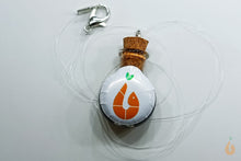 Lade das Bild in den Galerie-Viewer, Aqua Birne - Mini Aquarium Kette / Halskette | Handmade