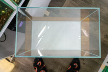 Lade das Bild in den Galerie-Viewer, Aqua Birne - Weißglas Garnelen Nano Aquarium | Aquascaping Weissglas Becken
